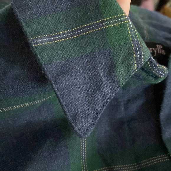 Amaryllis Navy Plaid Cuff-Sleeve Button-Up Shirt💙💚💙 - Picture 7 of 14